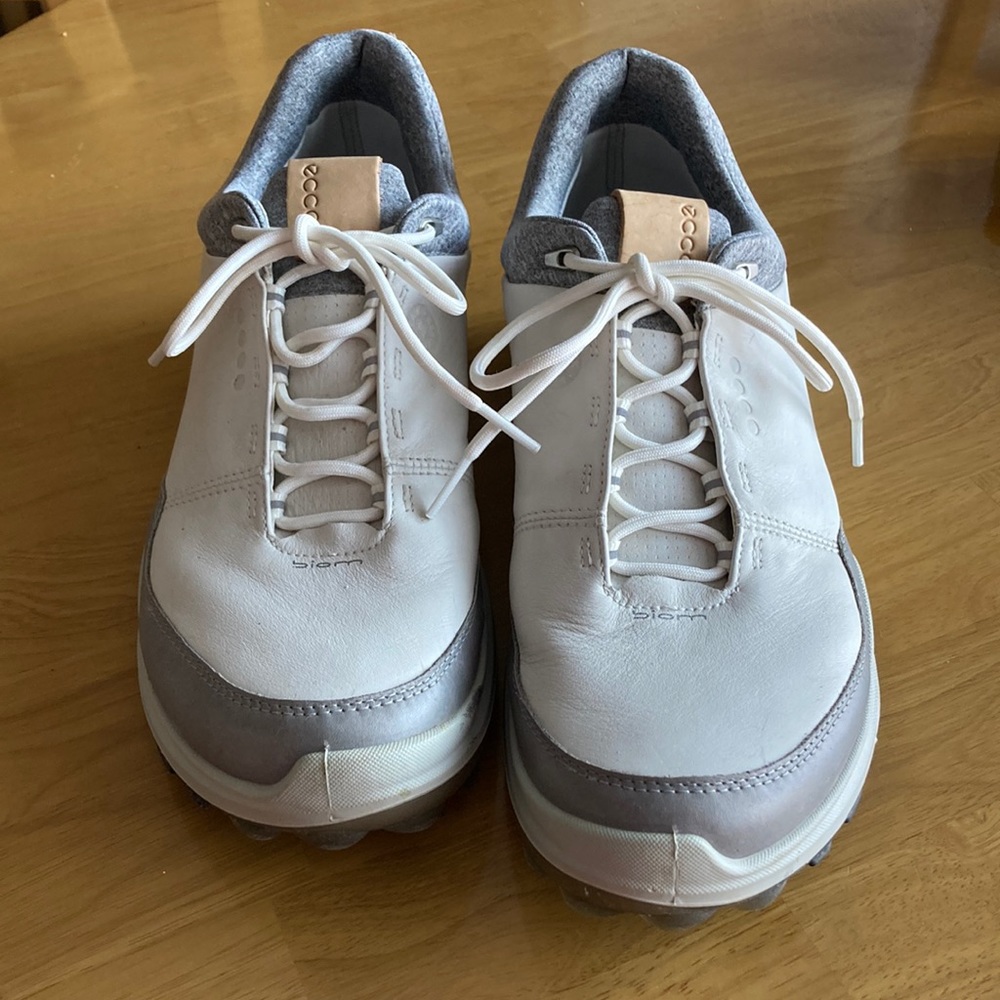 Men’s Ecco golf shoes.  EUC